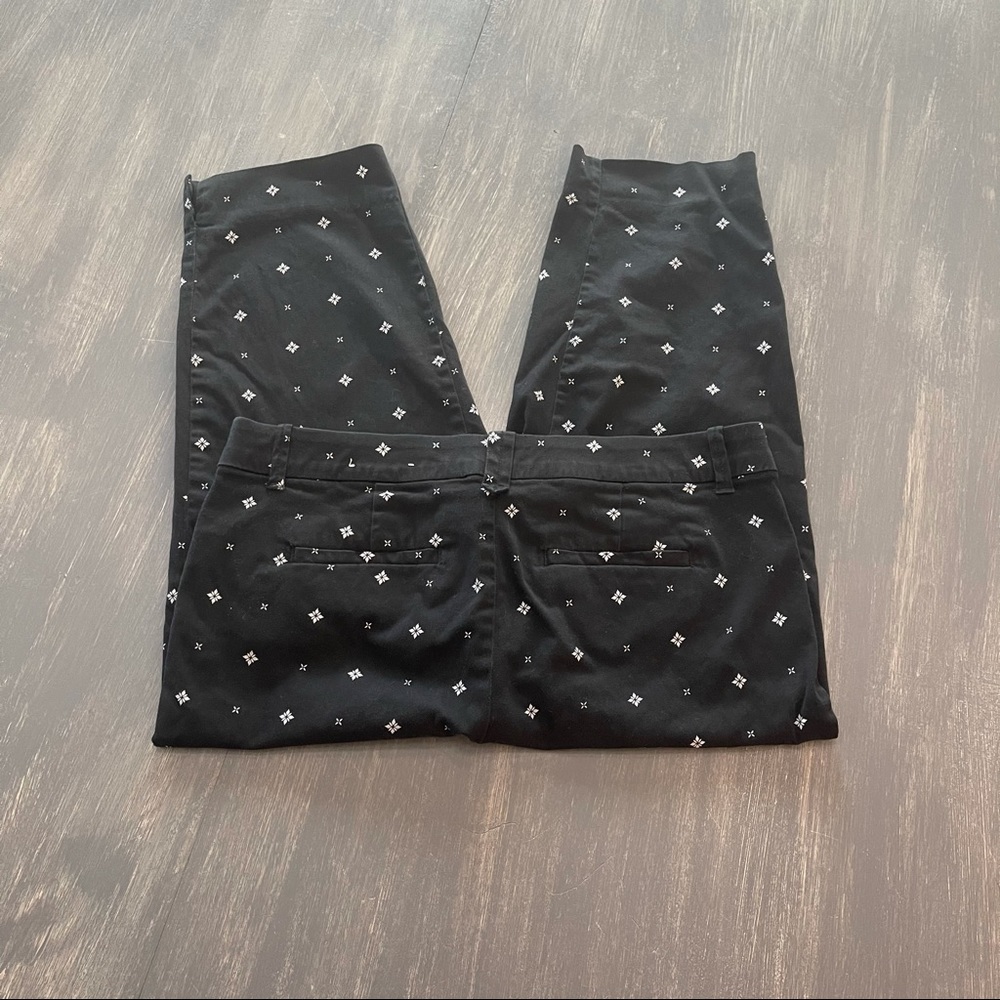Intro Love The Fit Black/White Capris 10P